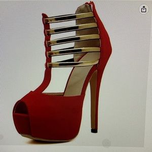 Red open toe heel’s absolutely gorgeous with gold trimmings around the ankle